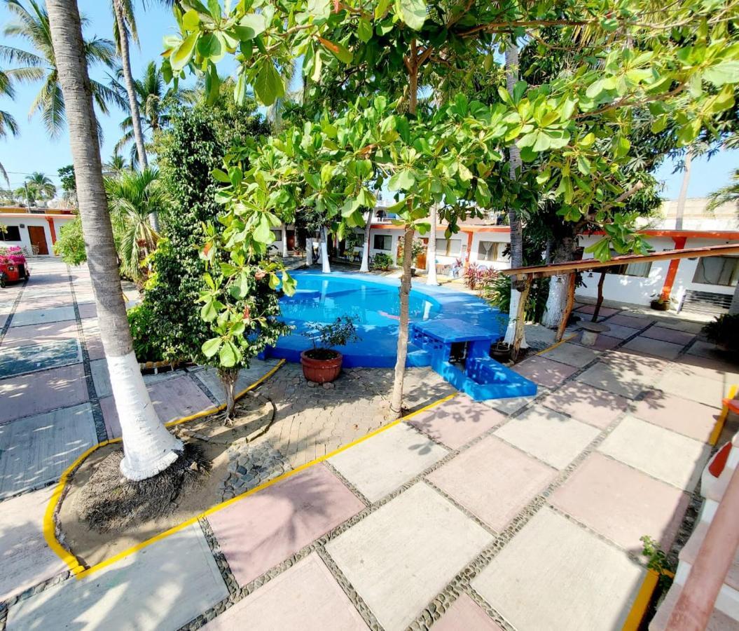 Hotel Oasis Melaque 3*
